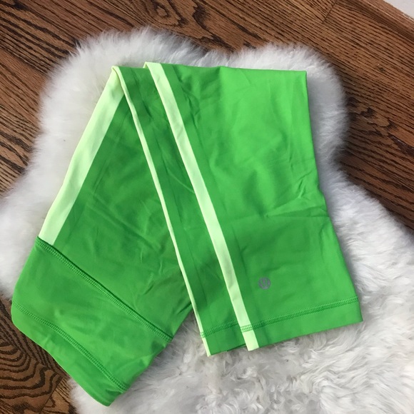 💚 LULULEMON Proceed With Speed Crop - Picture 1 of 7